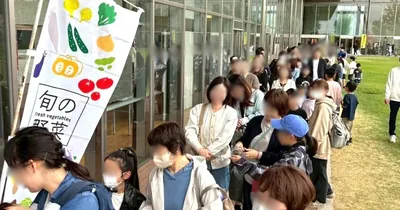 野菜詰め放題イベントに並ぶ来場者の行列